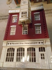HO SCALE HAND BUILT NEWSPAPER PUBLISHING OFFICE BUILDING