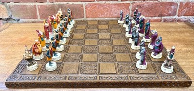 Handbemalt - Resin Shudehill The Chessmen Schachspiel König Artus + geschnitztes Brett