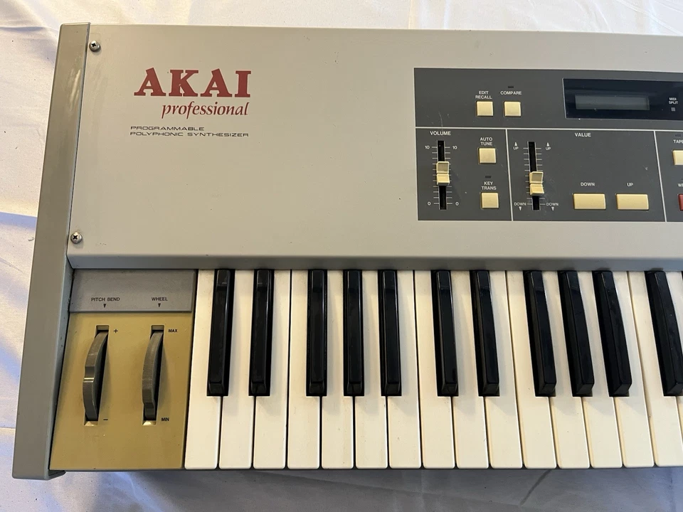 Akai AX73 Programmable Analog Synthesizer 6-Voice 73-Key w/ Carry Bag Works - Image 2 of 4