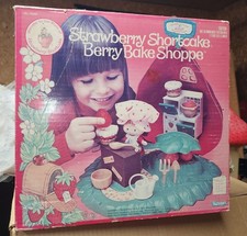Kenner Strawberry Shortcake Berry Bake Shoppe Doll Playset MPN 43300