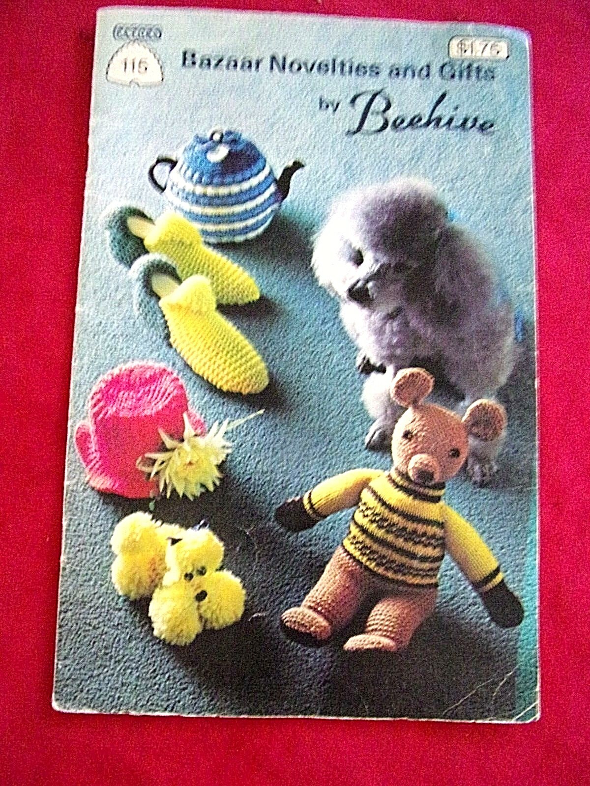 VINTAGE 60S"BEEHIVE NOVELTIES & GIFTS" /KNIT & CROCHET PATTERN BOOKLET