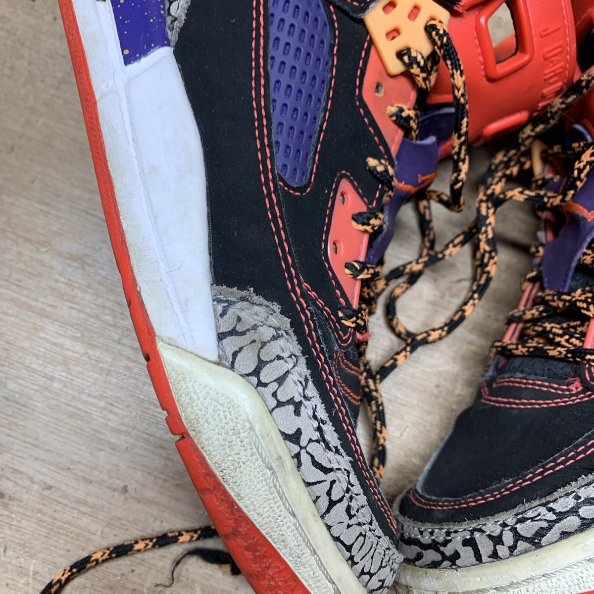 NIKE BOYS JORDAN SPIZIKE BG TASMANIAN DEVIL BLACK CRIMSON 317321