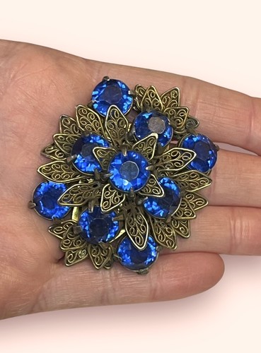 Vintage 1930 - 40's Czechoslovakian Brilliant Blue Indigo Glass Fur Dress Clip