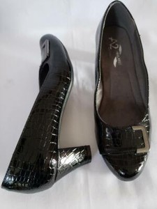 aerosoles black patent pumps