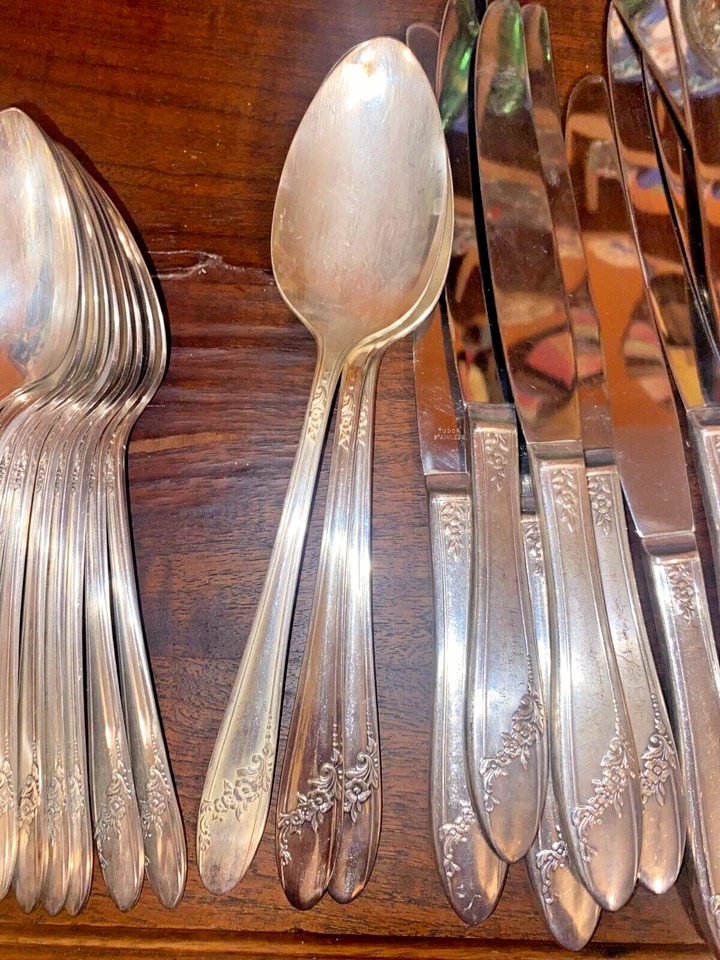 Oneida Community Tudor Plate 1946 Queen Bess II Vintage lot of 50 - Image 2 of 4