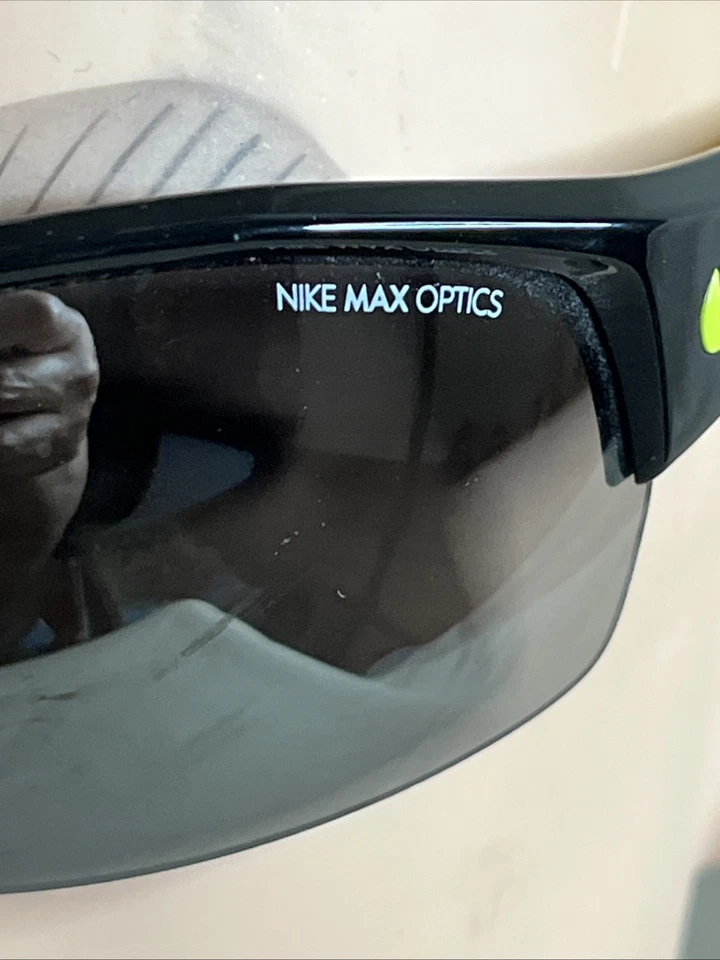 Gafas de sol Nike Show X2 EV0620 007 marco negro y amarillo semi sin montura Foto 2 de 4