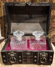 Vintage Japanese Liquor Treasure Chest Trunk With 2 Decanters and 4 Shot Glasses