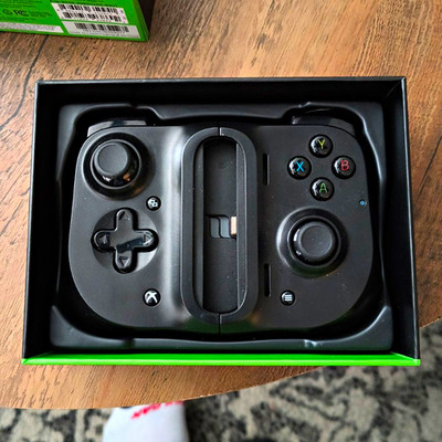 Razer Kishi USB-C Mobile Controller for Android Xbox w/ Charging Port, Black