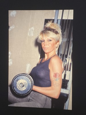 Wendy O'Williams Photographie Kerrang Ray Palmer Archive Transparence Environ