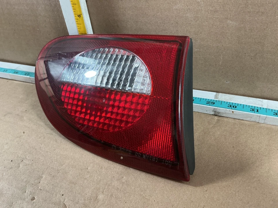 2000 - 2002 雪佛兰骑士左驾驶员侧后备箱盖安装尾灯 — 第 2/4 张图片