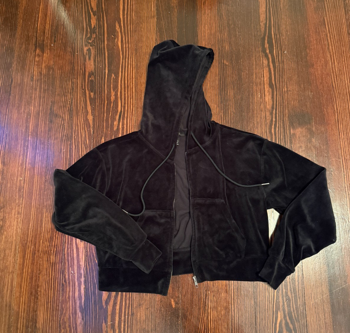 Forever 21 Black Velour Zip Up Cropped Sweat Jacket Size Small