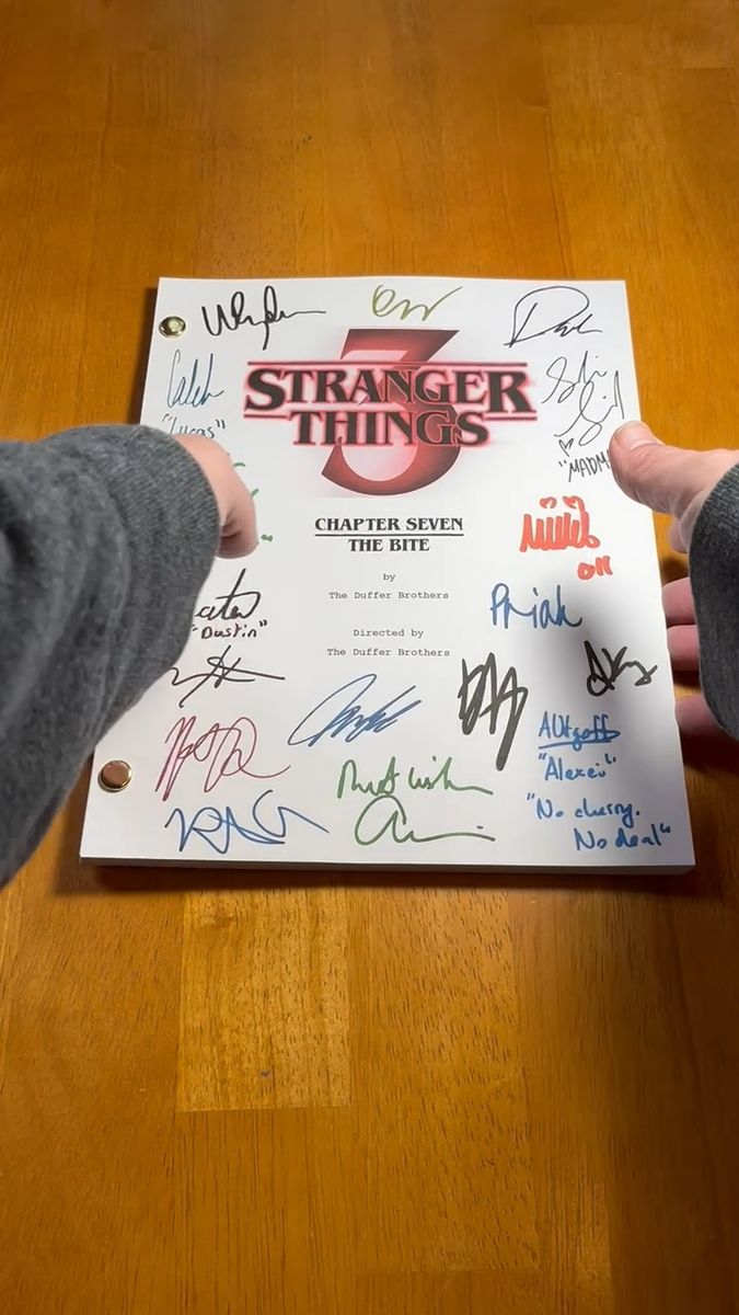 Stranger Things 3 Script Cast-Signed- The Bite- Autograph Reprints