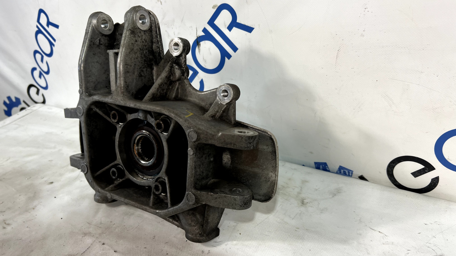 ASTON MARTIN V8 VANTAGE REAR LEFT SIDE SPINDLE KNUCKLE HUB OEM 2011 ✔️