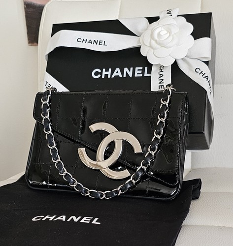 CHANEL Black Patent Leather Quilted Flap Shoulder Bag w/ Dust Bag, Box & Cert. - Picture 4 of 18