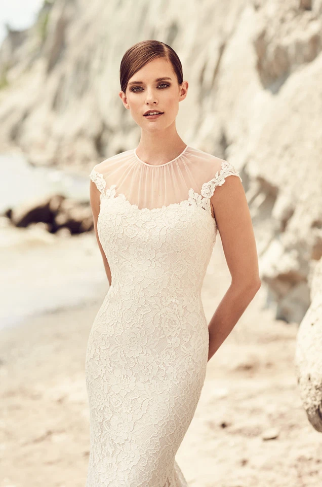 Vestido de novia Mikaella 2104 6 fundas ilusión mangas de encaje floral $2,400 Foto 3 de 4