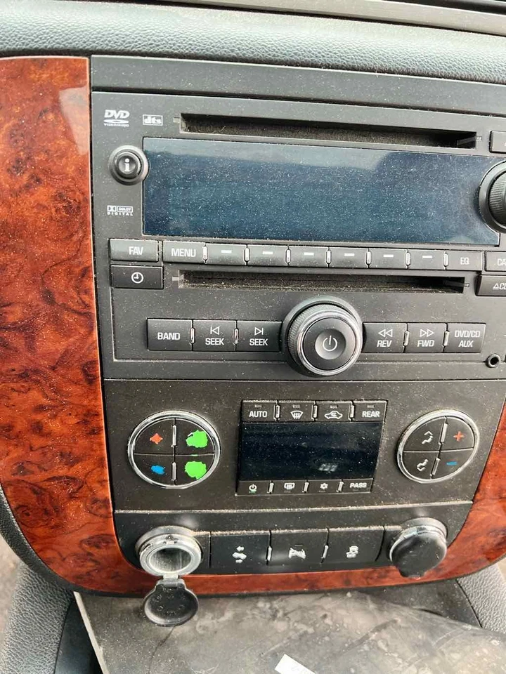 Pinza de freno de disco delantera derecha usada se adapta a: Chevrolet Suburban 1500 2013 delantera para Foto 3 de 4