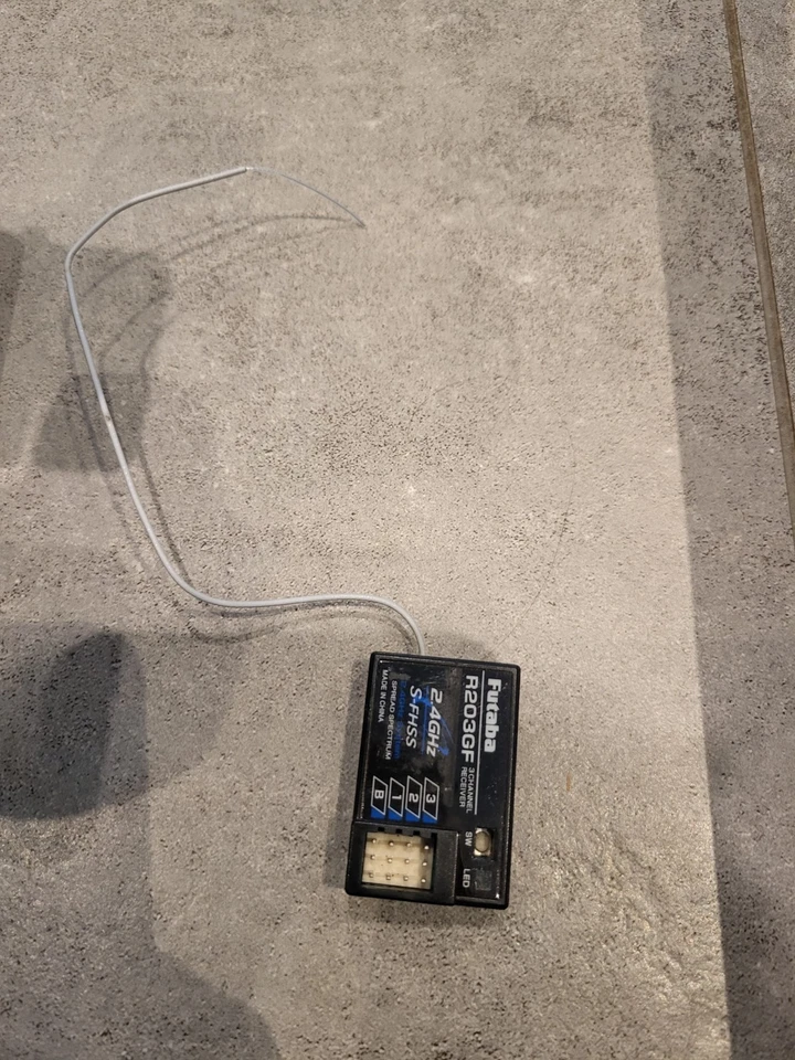 Futaba 3PV Sender 3-Kanal (2.4GHz / R203GF) T3PV Fernsteuerung - Bild 4 von 4