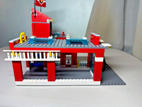 LEGO 7945 - City: Fire Station - 2007 - Retired - 98% Complete