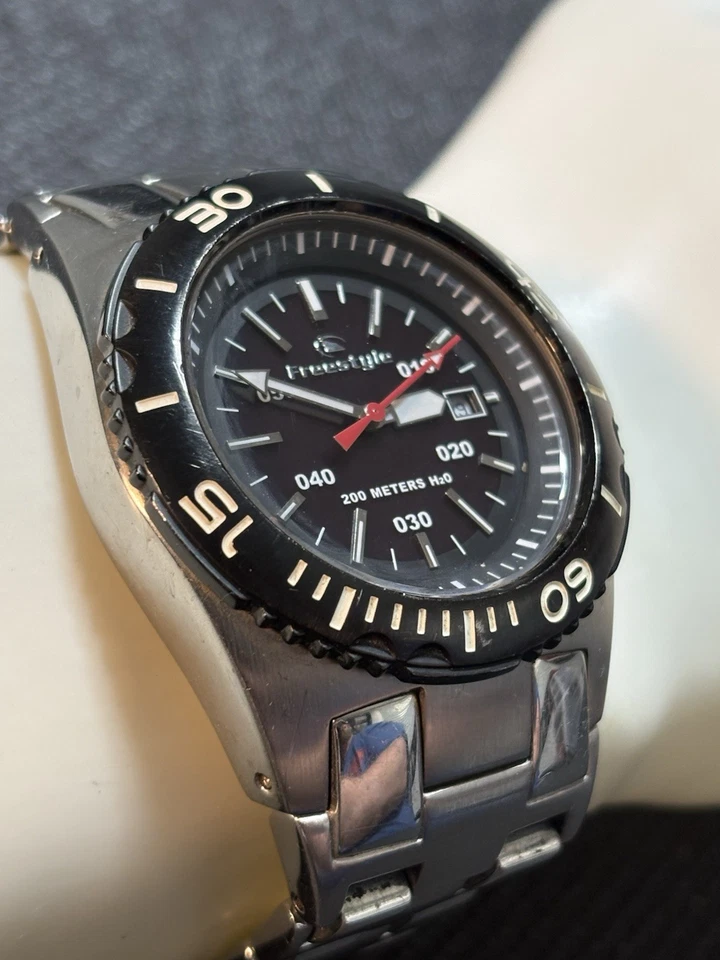 Reloj de buceo Freestyle Submersion 200M para hombre fecha, bisel giratorio, murciélago nuevo Foto 3 de 4