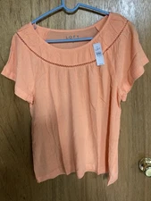 NWT Loft Cutout Bohemian Flutter Sleeve Tee Size Medium Peach Round Neck