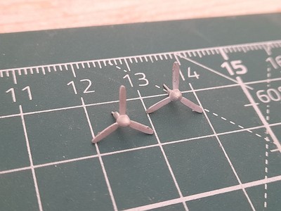 2x Ersatz Propeller Stützen Flugzeug 3 Blatt Modelle Ersatzteil 1:400 1:500