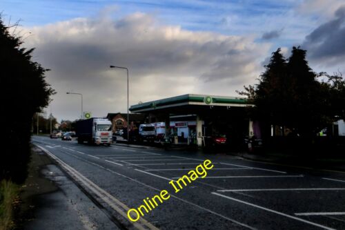 Photo 6x4 Templepatrick village Parkgate\/J2287 station-service et shopping c2013 - Photo 1/1