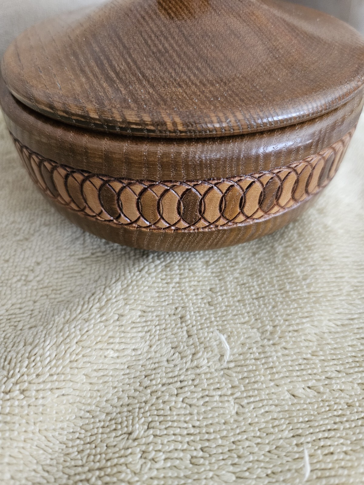 как выглядит Vintage Handcrafted Carved Wooden Bowl 4.50" With Lid. Design Inside And Out фото
