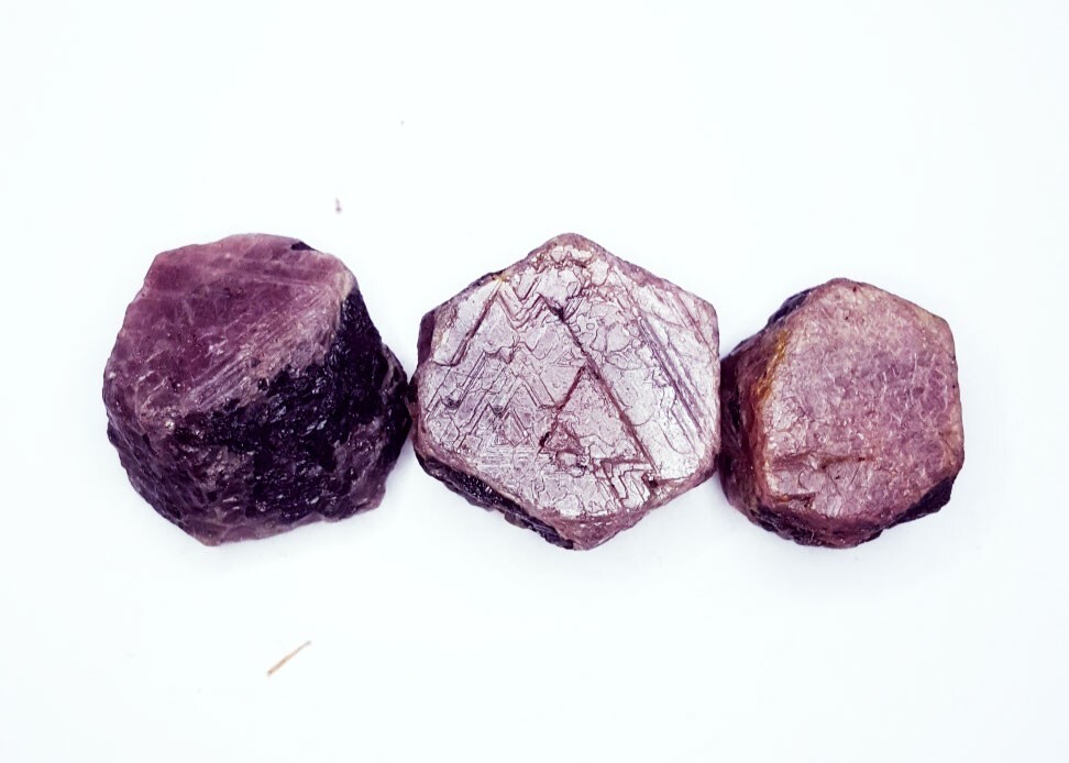100% Natural Red Ruby Corundum 356.02 Ct Loose Gemstone Uncut