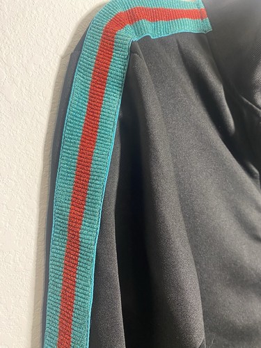 Chaqueta Ropa Hombre Reason Talla M - Nueva Sin Etiquetas Negro Rojo Verde Rayas Metálicas - Imagen 3 de 7