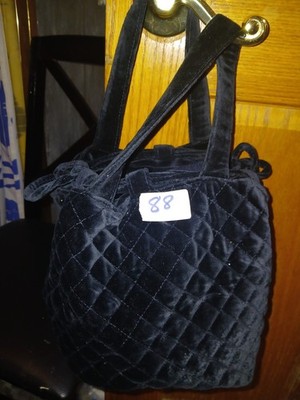 GAP Women s Black Quilted Tote Bag, Zip Top, Lined w/ Inner Pockets