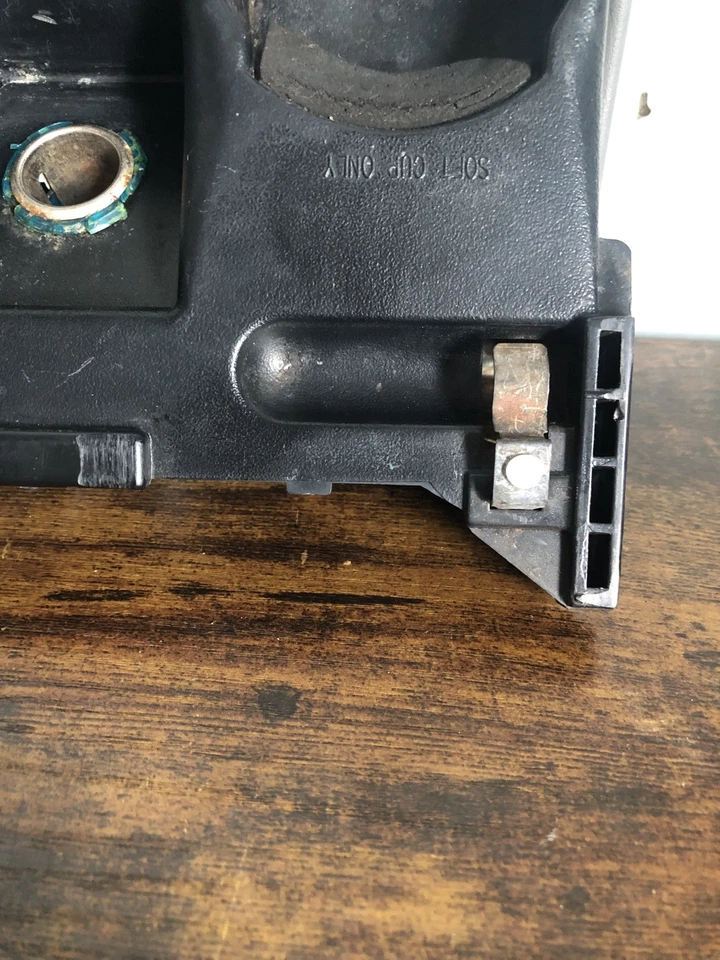 Cenicero gris con soporte para tablero Lincoln Town Car Ford Crown Victoria 1998-2002 Foto 3 de 4