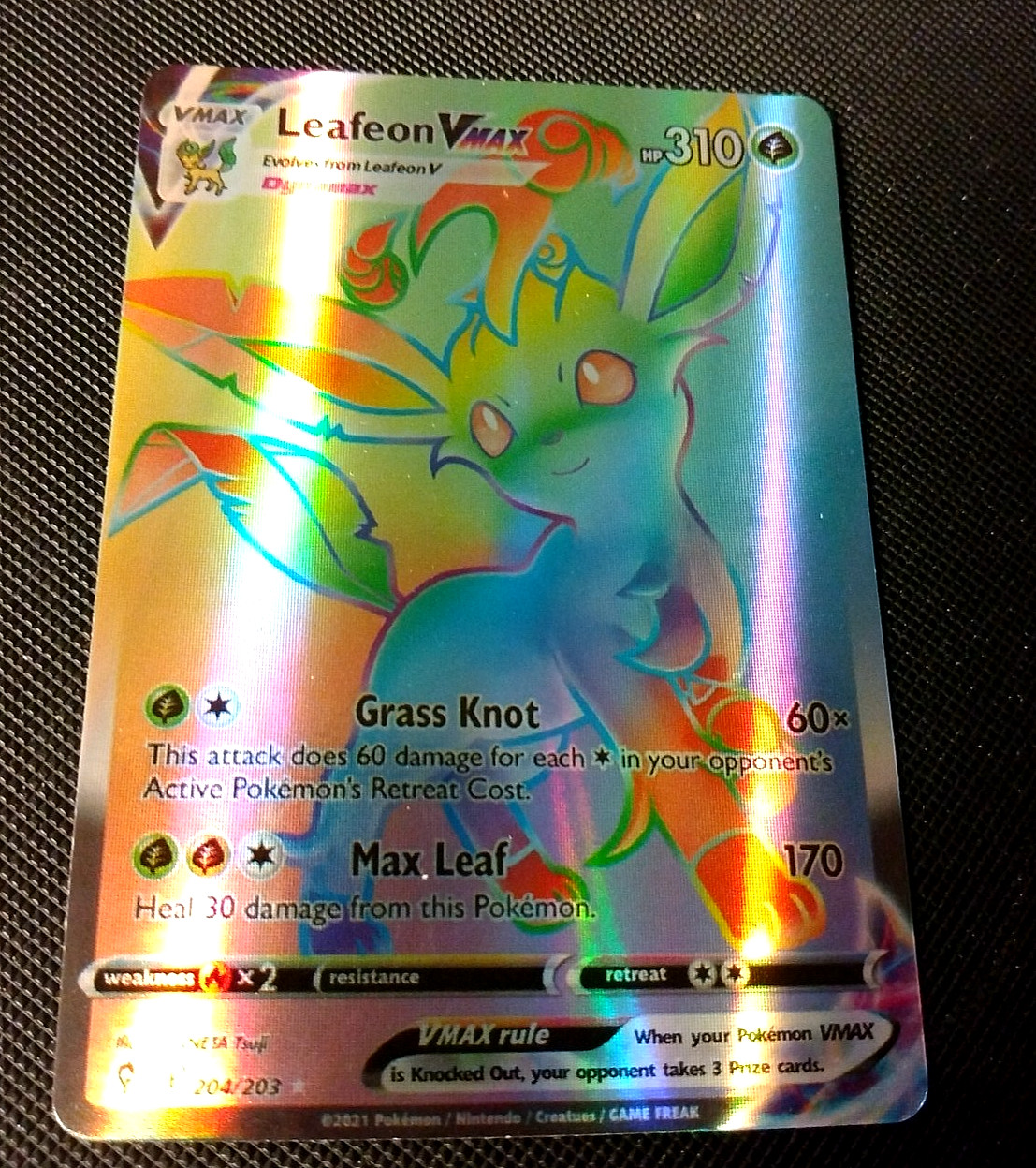 Leafeon VMAX (Secret) 204/203 SWSH07: Evolving Skies Holo