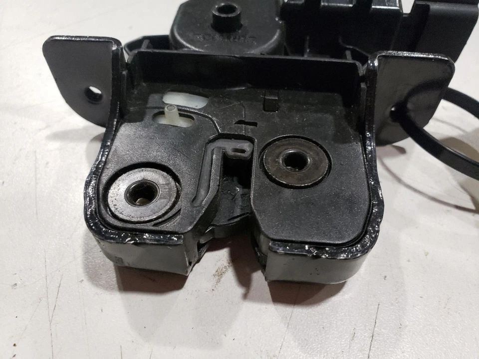 Cierre de bloqueo de maletero trasero - Smart Fortwo 2016 - OEM 905039004R Foto 2 de 4