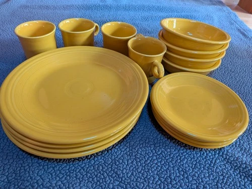 Fiesta ~ Fiestaware ~ Daffodil 5 4-piece Place Settings