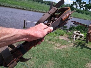 ANTIQUE POLE CLIMBING SPIKES