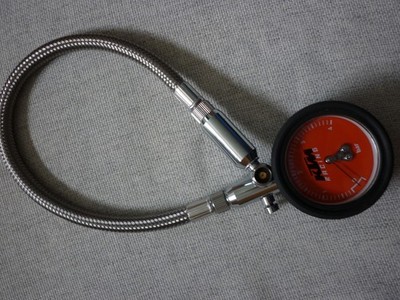 Reifenluftdruck Prüfgerät (Manometer) von KTM  Racing. NEU.
