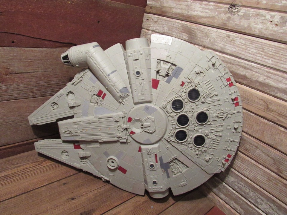 Vintage RARE Hasbro Plastic 28” Star Wars Millennium Falcon Store