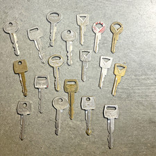 Lot Of 18 Vintage Ford Ignition Metal Keys Various Yearsmodelsvariety Lot