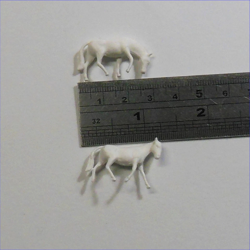 Matchbox Lesney 17e AEC 40e 43e Horsebox Pair of White Plastic Horses - Image 3 of 4
