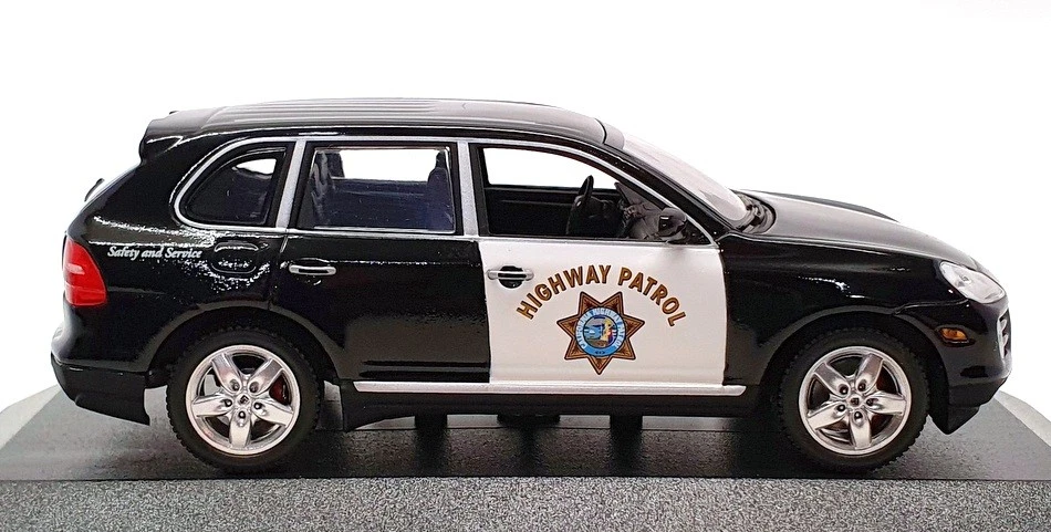 Minichamps 1/43 Scale 400 066291 - Porsche Cayenne Police - Highway Patrol - Image 3 of 4