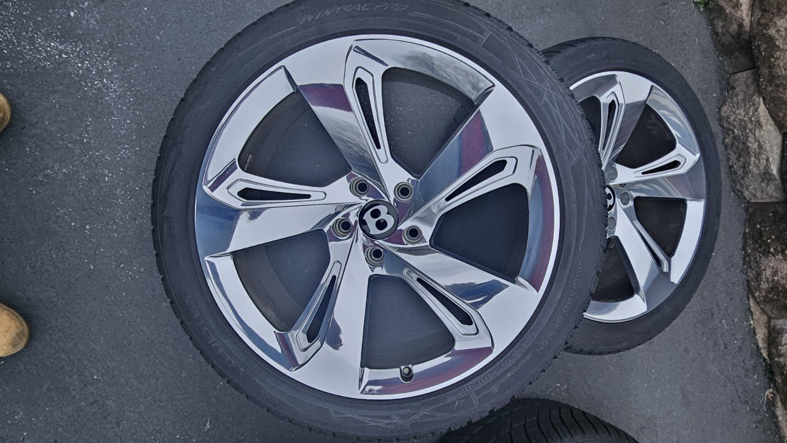 Bentley Bentayga Rims  Wheels  & Tires 285 40 22 Vredstien Snow Tires
