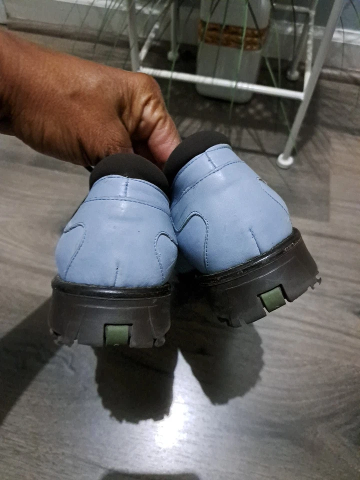 Sapatos femininos Donald J Pliner com cadarço 9,5 M couro azul Itália  - Imagem 3 de 4