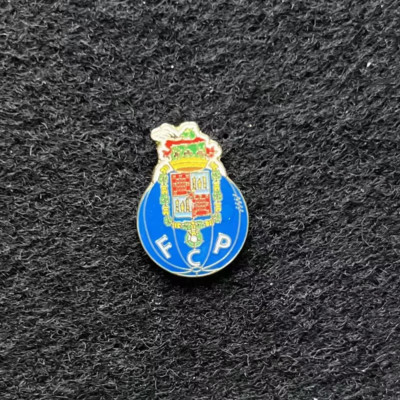 RARE  FC PORTO (LA LIGA) ENAMELED SOCCER/ FOOTBALL LAPEL PIN W/STORAGE BAG...