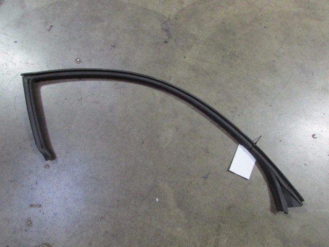 Maserati Granturismo, RH, Right Upper Door Gasket, Used, P/N 80089100