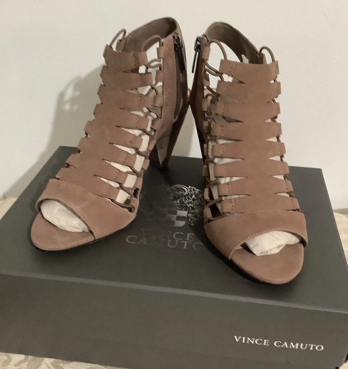 Vince camuto hotsell evel caged sandal