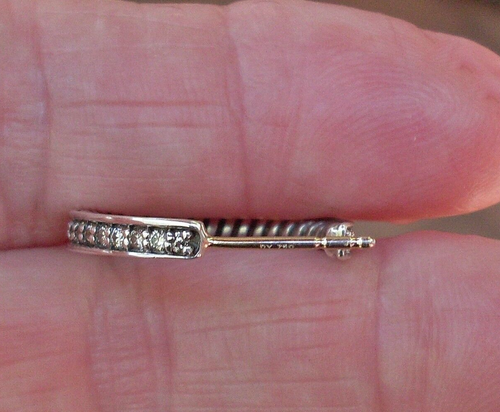 Aktueller Artikel - David Yurman Pavé Diamant Creolen - DY Rückseiten, Etui & Stoff - Bild 10 von 12