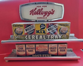 VINTAGE ORIGINAL KELLOGG'S CEREALS STORE DISPLAY Rack Post Tens General Mills