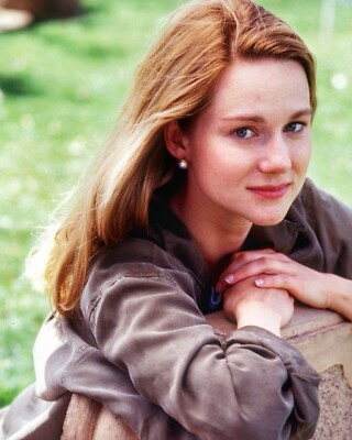 LAURA LINNEY 8x10 PHOTO * 