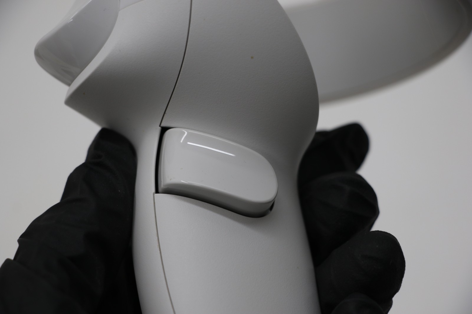 Oculus Quest 128GB Advanced All-in-One Virtual Reality VR Headset Set - White