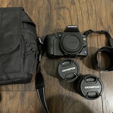 Olympus E-600 Digital Camera with 2 Lenses Carrying Case